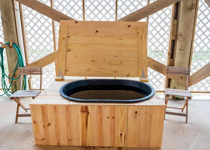 Short Walk To - Hot Tub Cold Plunge Pool & Free Activities *