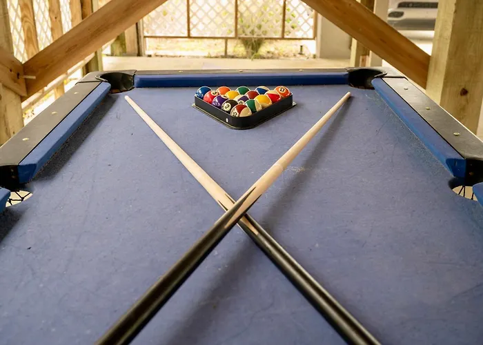 Short Walk To - Hot Tub Cold Plunge Pool & Free Activities Holiday home